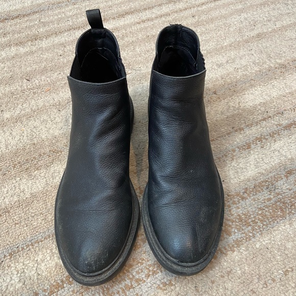 Two pairs of Chelsea Boots, size 8 - Picture 6 of 9
